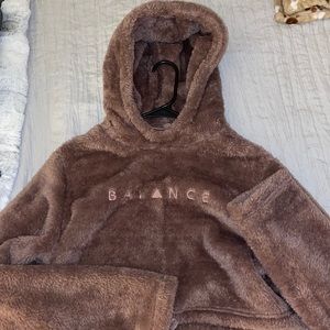 Balance athletica Shepra cropped hoodie!